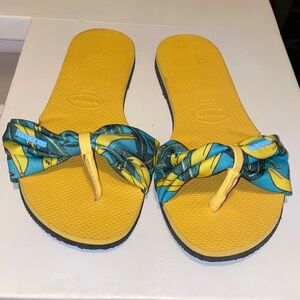 Havaianas Yellow & Teal Bow Thong Sandals